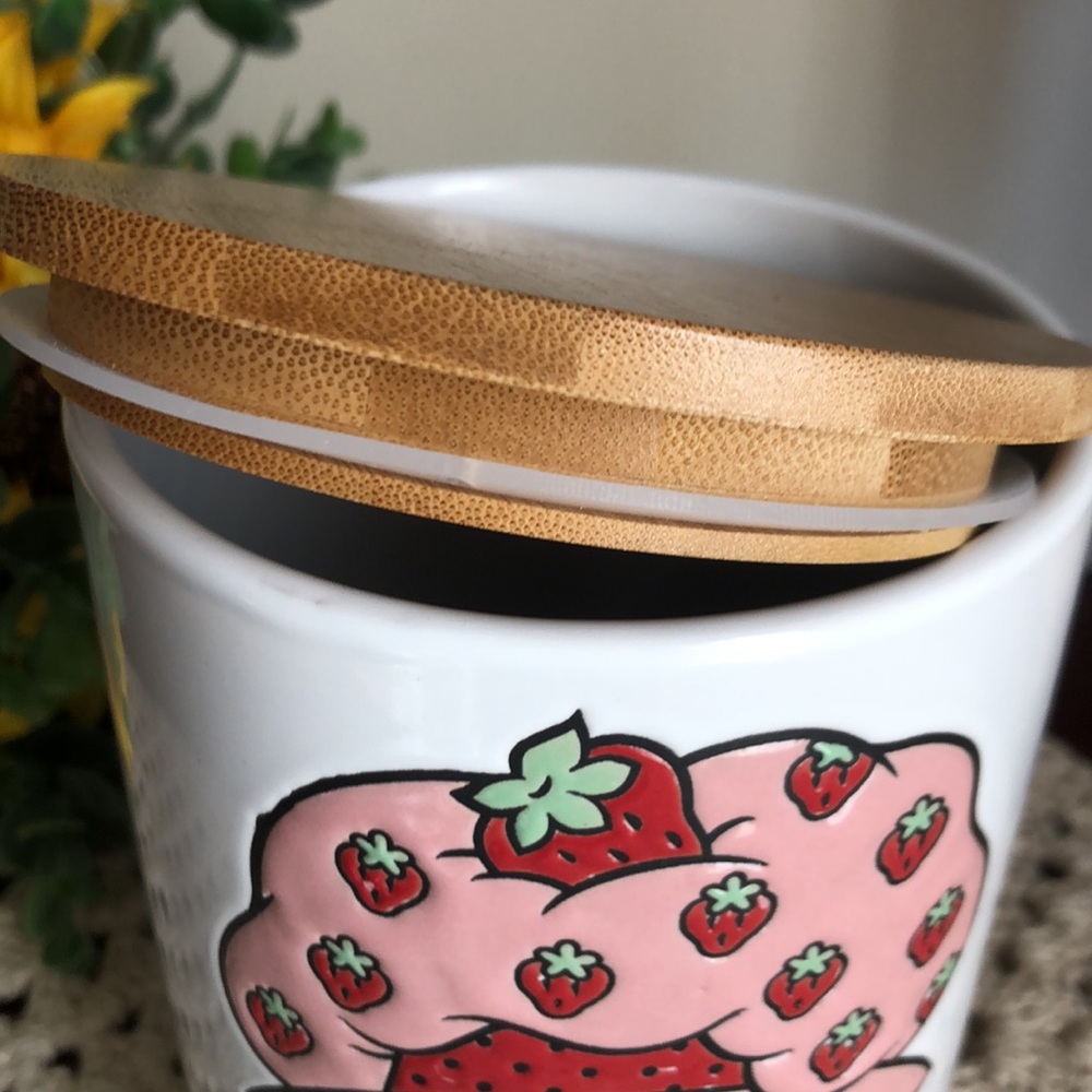 Strawberry Shortcake “Berry Cute” Ceramic Jar with Bamboo Lid - Picture 4 of 9